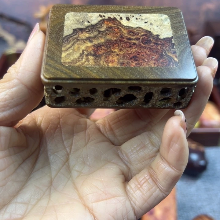 维腊木（绿檀）底座摆件