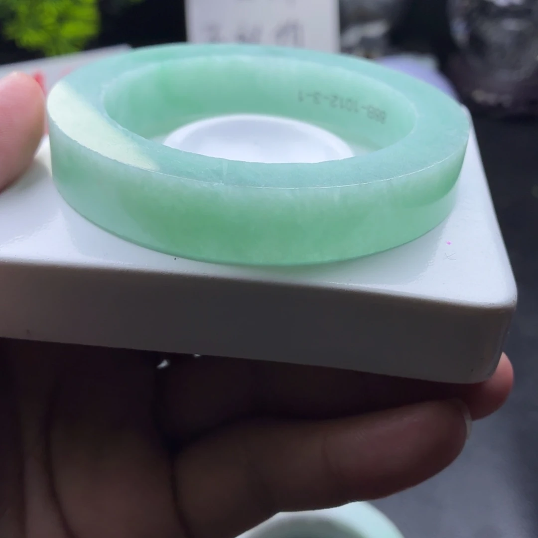 定制翡翠未镶嵌翡翠葡萄肉果绿满绿