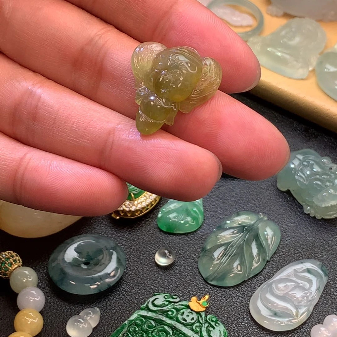 颈饰未镶嵌翡翠挂件