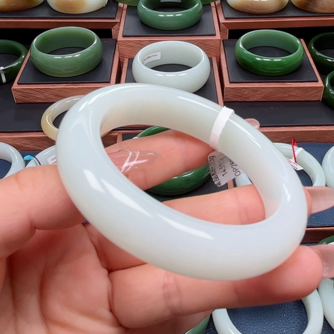 未镶嵌手镯和田玉5556圈口