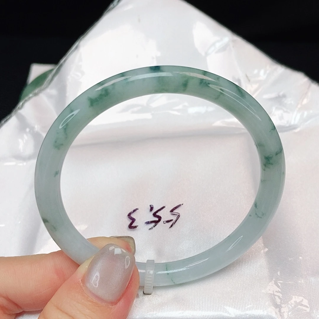 翡翠手镯未镶嵌飘花美人条