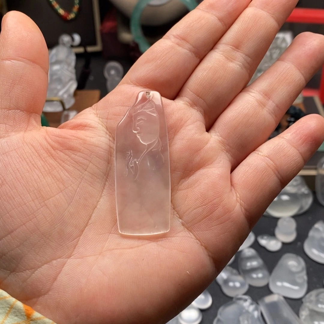 鲨***椒石英质玉未镶嵌颈饰