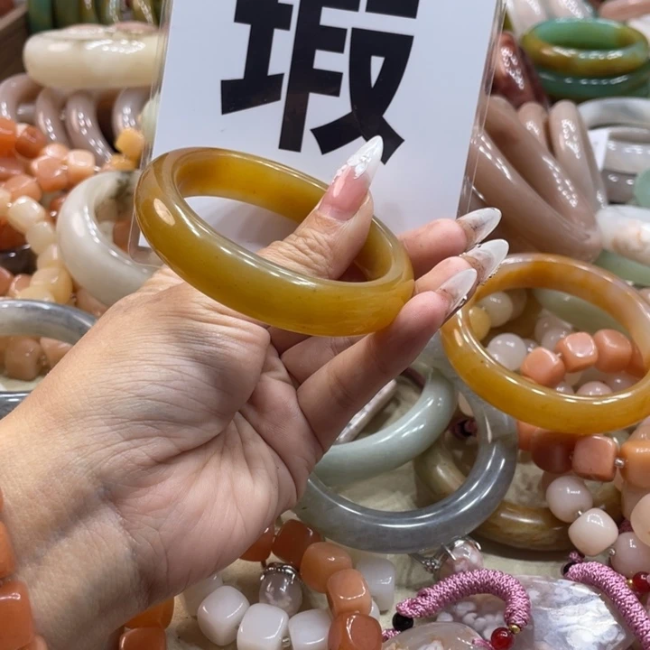 小****石英质玉未镶嵌珠宝奇石