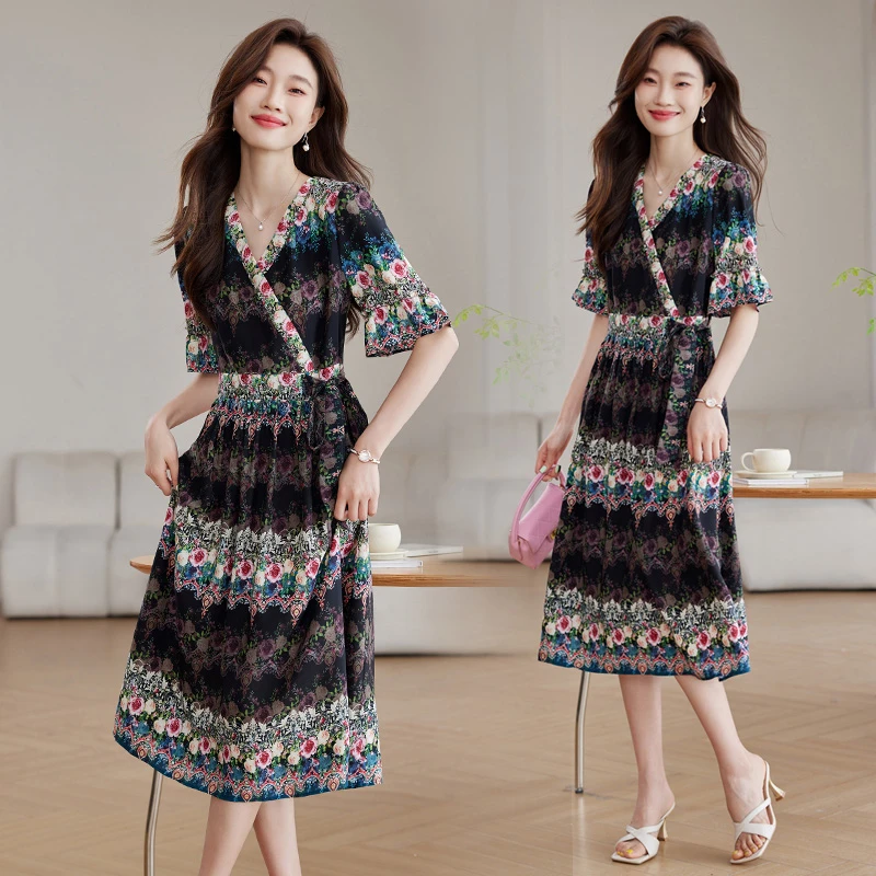 V领夏季印花法式棉碎花连衣裙裙子时尚初恋风大码妈妈装显瘦