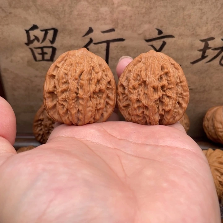 把件文玩核桃40虎头微磕尖