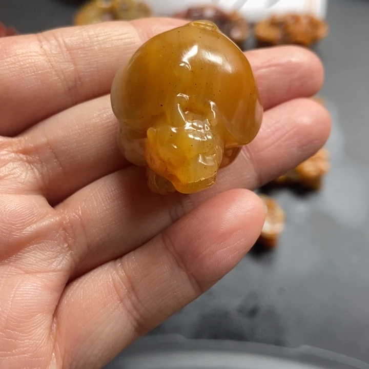 石英质玉（黄龙玉）未镶嵌颈饰