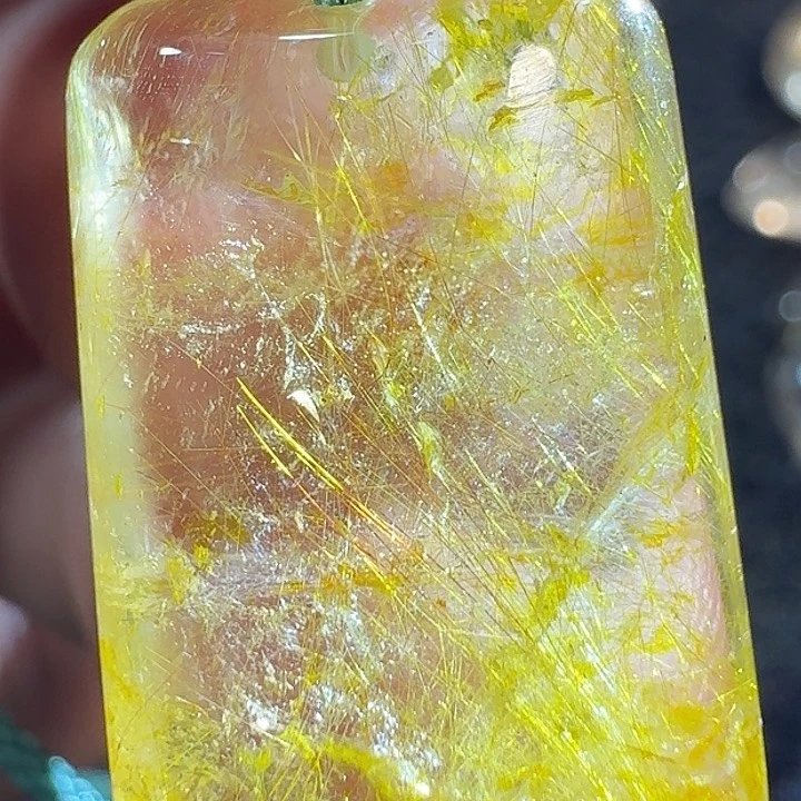 未镶嵌颈饰水晶梦***?