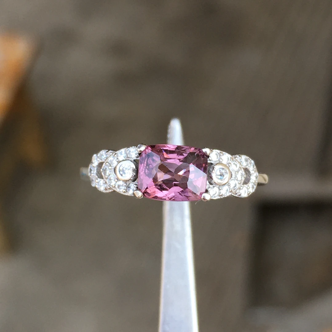 s925银镶粉紫尖晶石戒指