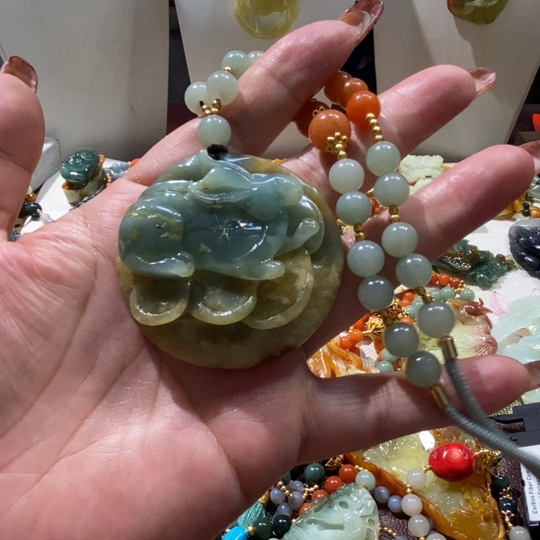 蛇纹石玉未镶嵌颈饰