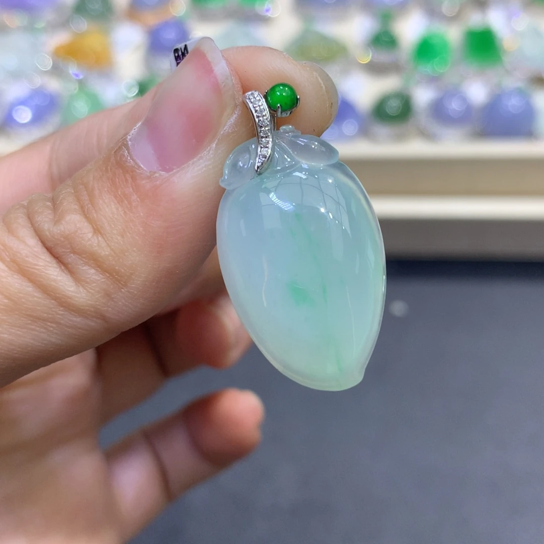 翡翠颈饰18K金镶嵌翡翠