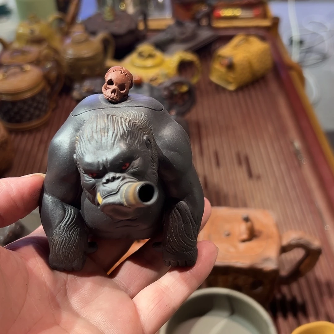 茶壶紫砂壶中的一杯奶茶