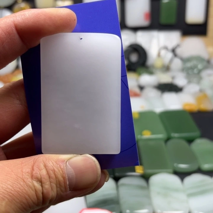 石英质玉（金丝玉）未镶嵌颈饰