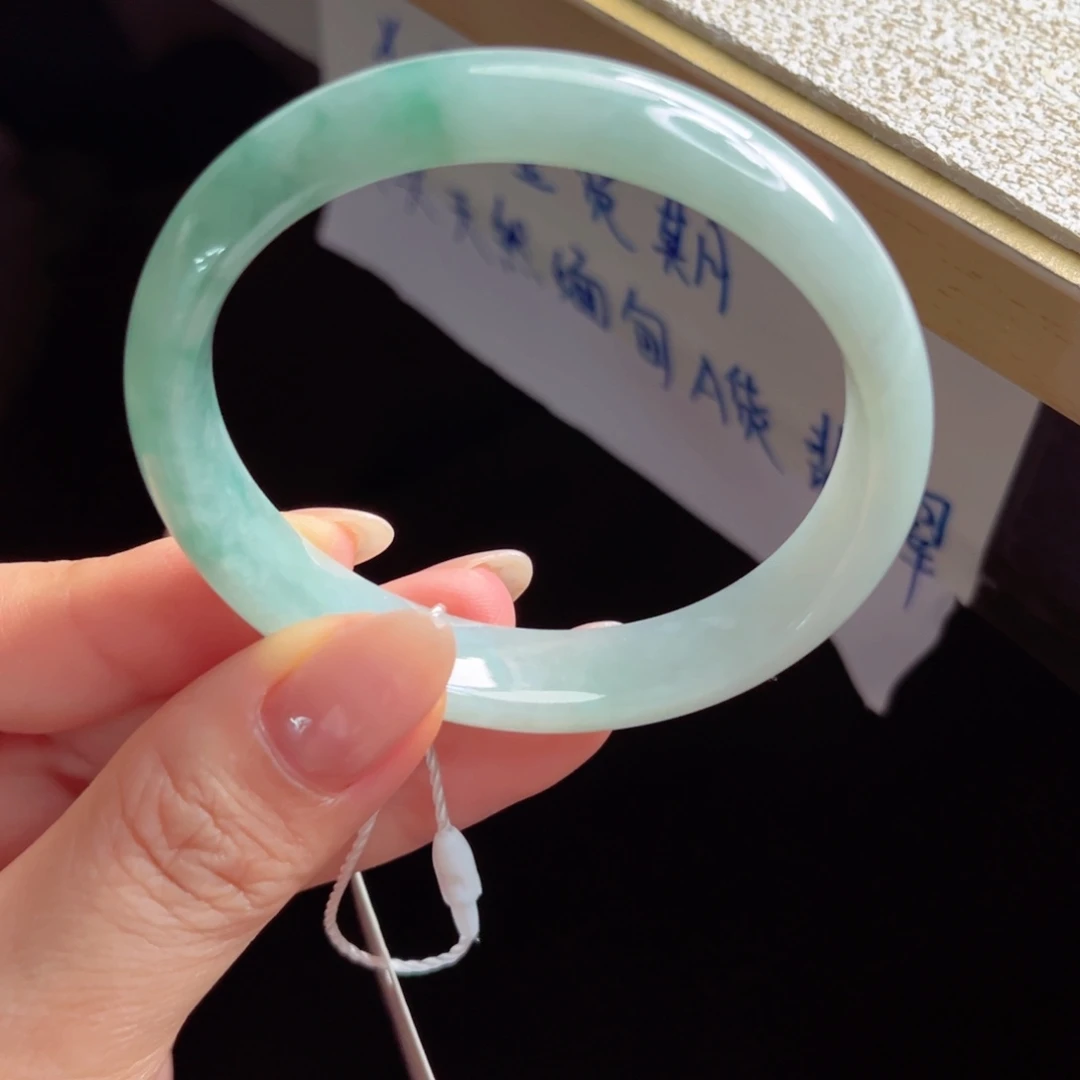 未镶嵌手镯翡翠手镯