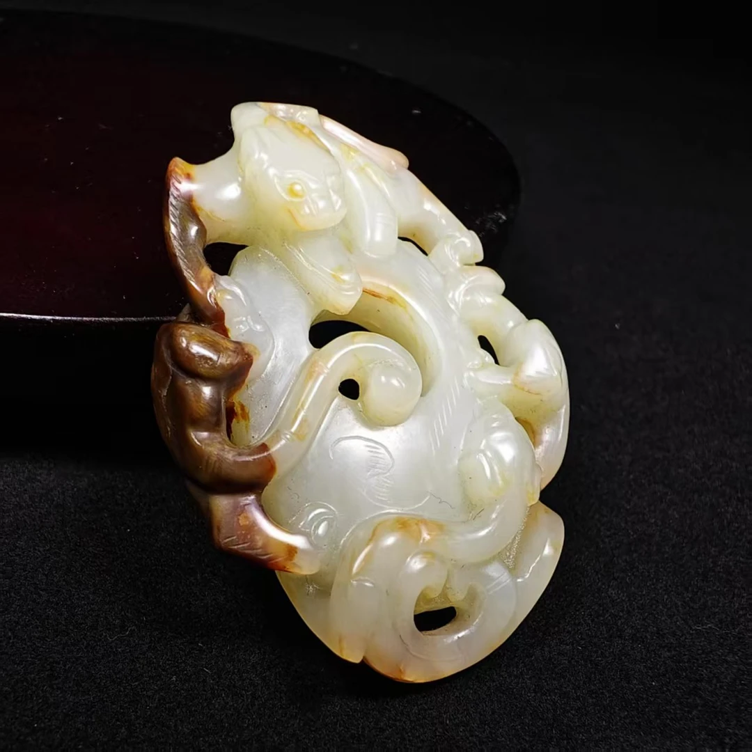 和田玉螭龙鸡心佩