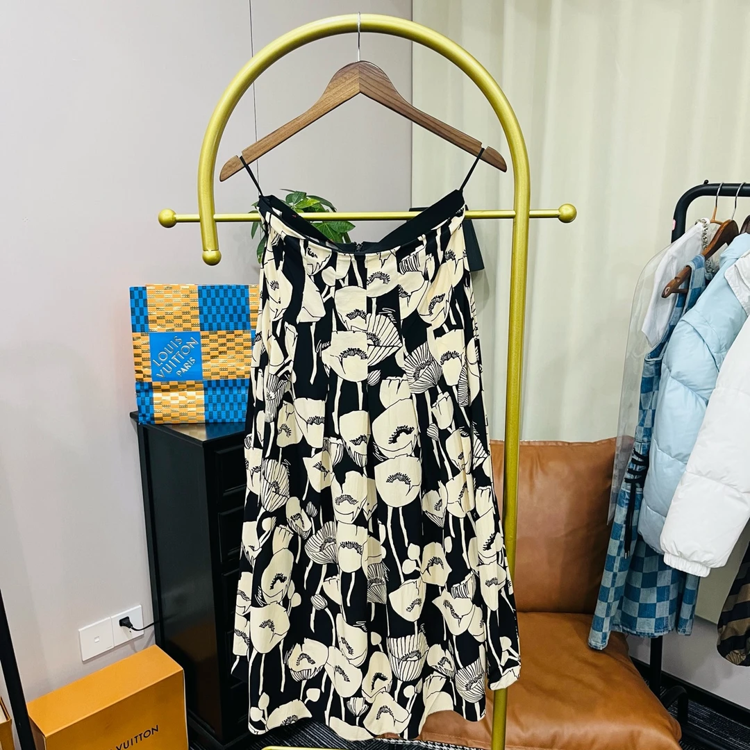 99新 GUCCI/古驰  黑色花卉半裙 42码 无领标