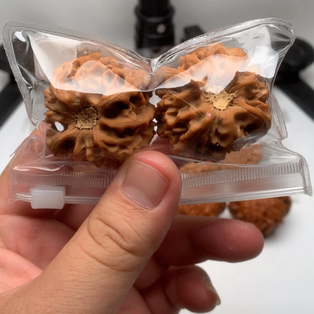 文玩核桃吊坠龙门涧