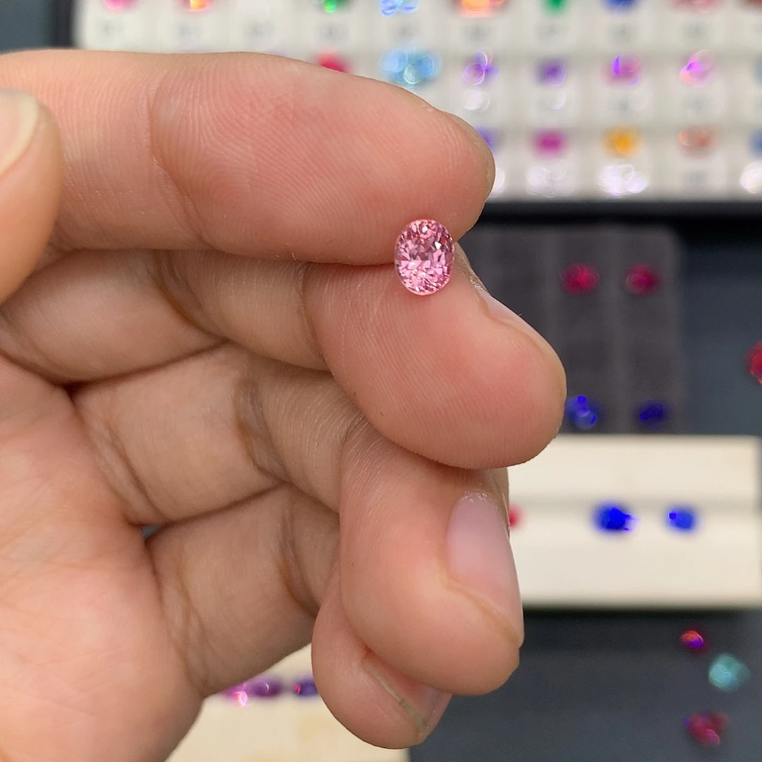 一***碧彩色蓝宝石裸石74分