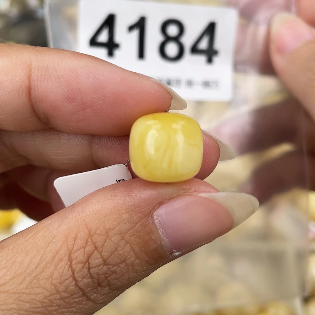 心***上蜜蜡未镶嵌裸石12.7