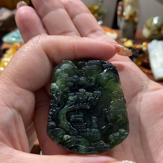 蛇纹石玉未镶嵌颈饰