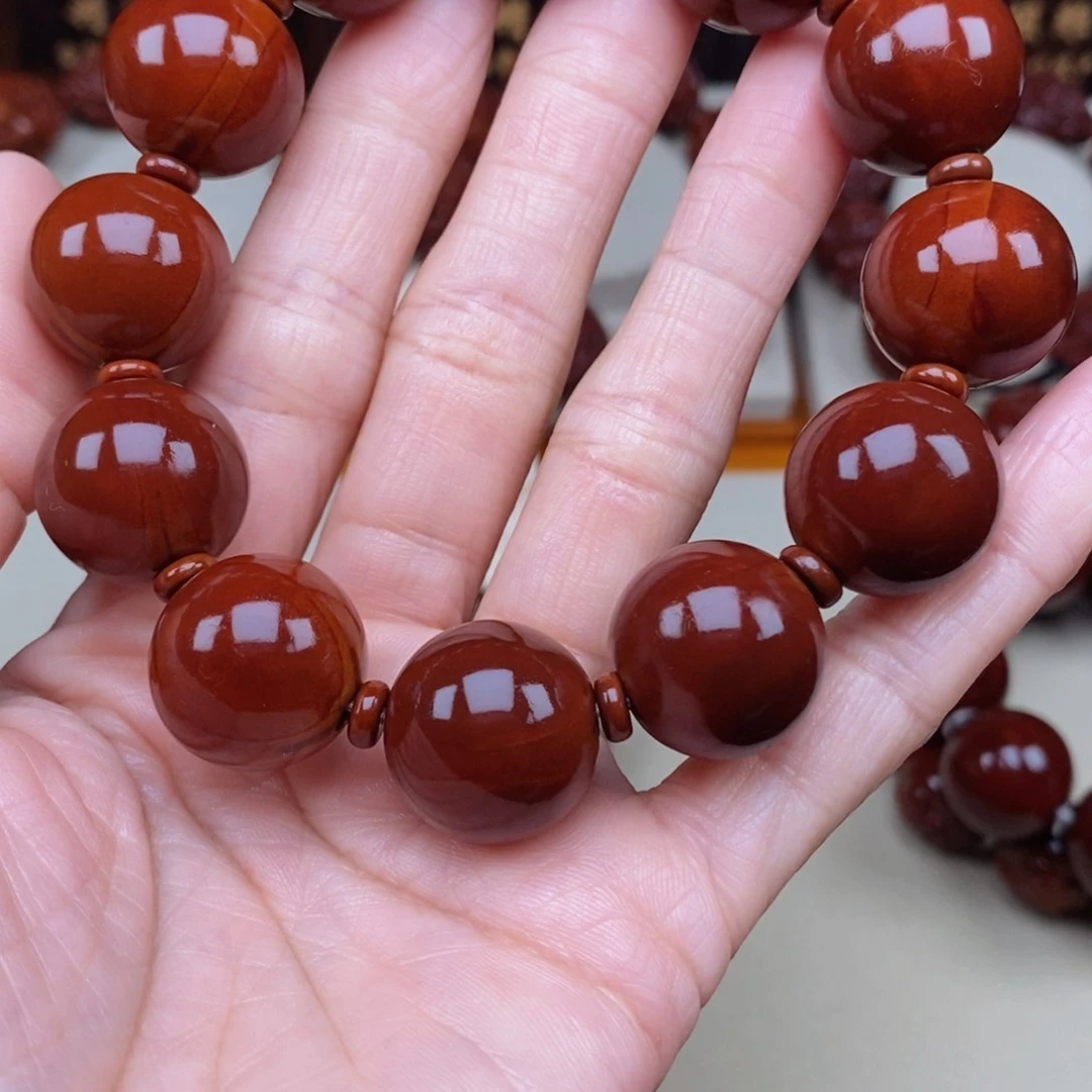 橄榄核吊坠阿****8光珠，