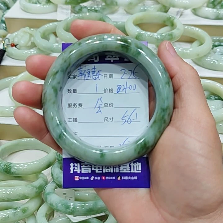 透闪石-蛇纹石玉手镯未镶嵌幸****?