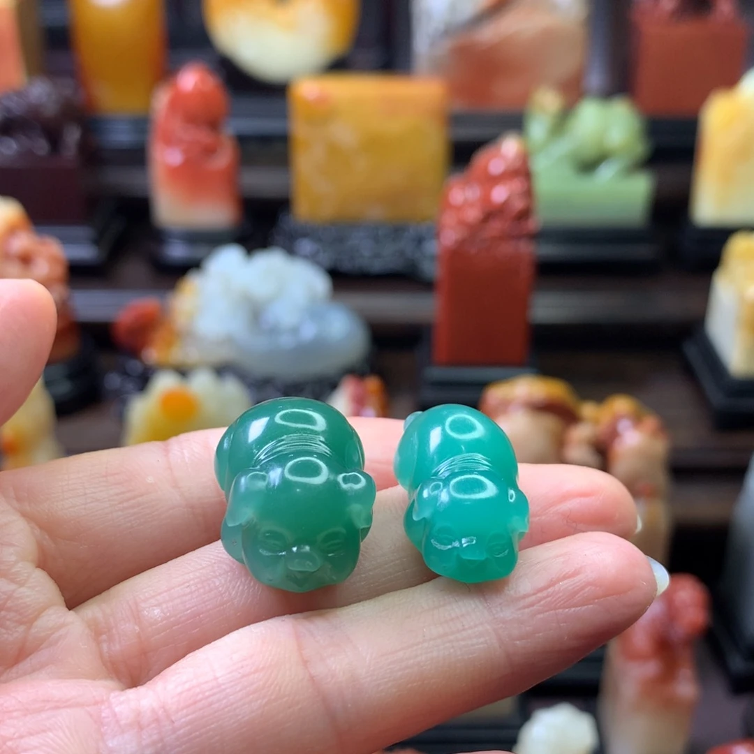 寿山石印石哦*新绿缅甸的