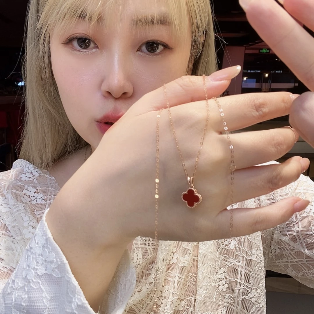 玛瑙/玉髓18K金镶嵌颈饰红k枚