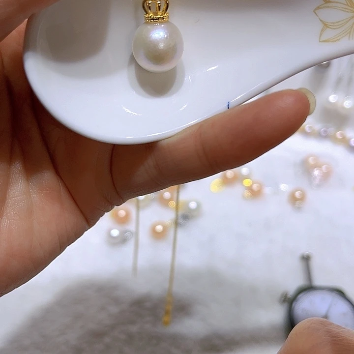 淡水珍珠白珠钻皇冠吊坠合金