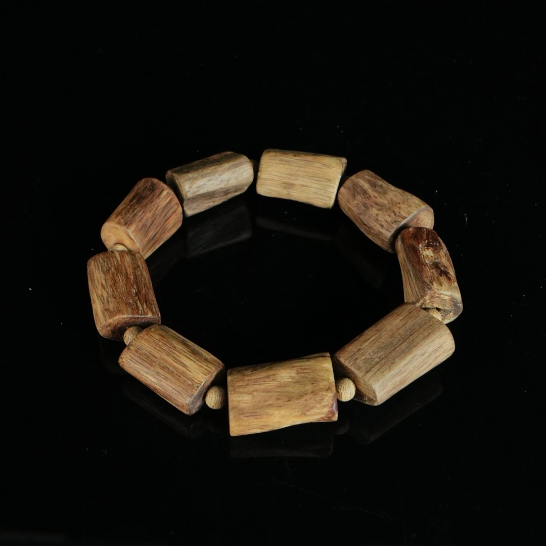 B472 加里曼丹软丝树心瘤疤沉香随型串 /  14.47g