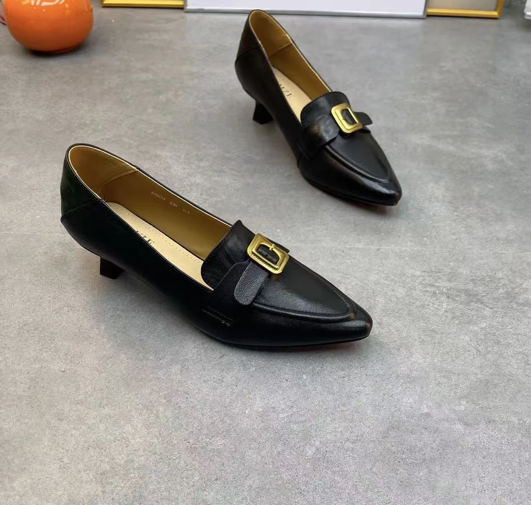 375014星家羊皮中跟单鞋女新款时尚气质浅口尖头金属扣晚晚鞋