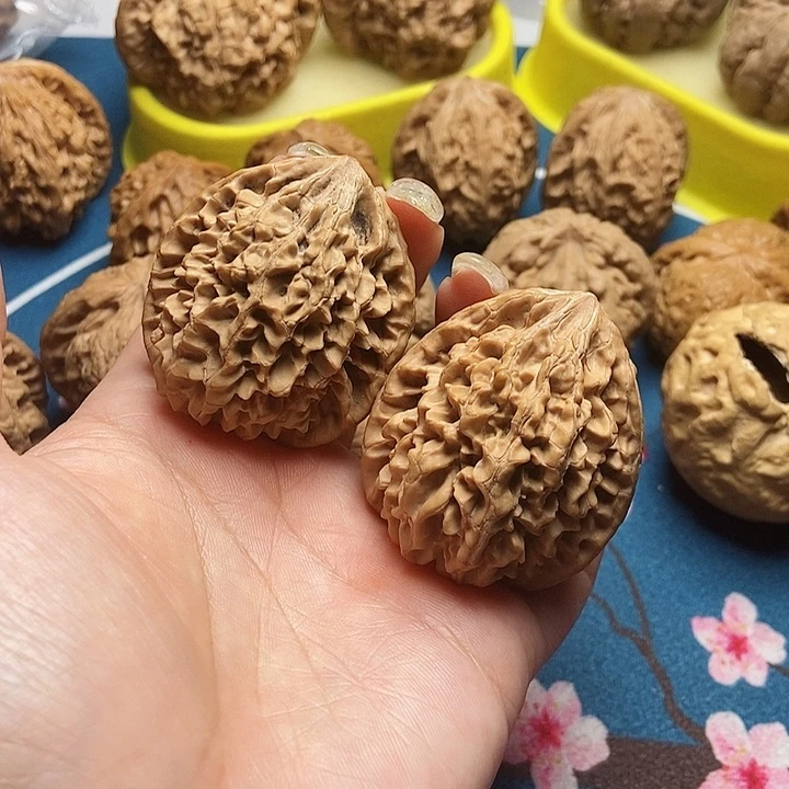 桃核吊坠悟**?招财鼠的