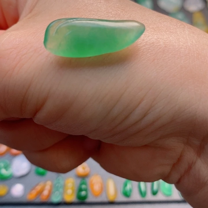 定制翡翠未镶嵌随行