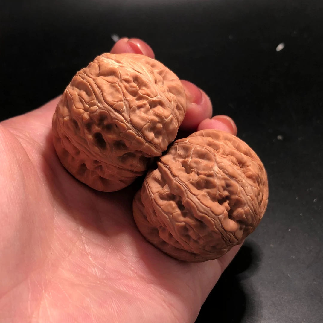 核雕蛤蟆头元宝麻核桃