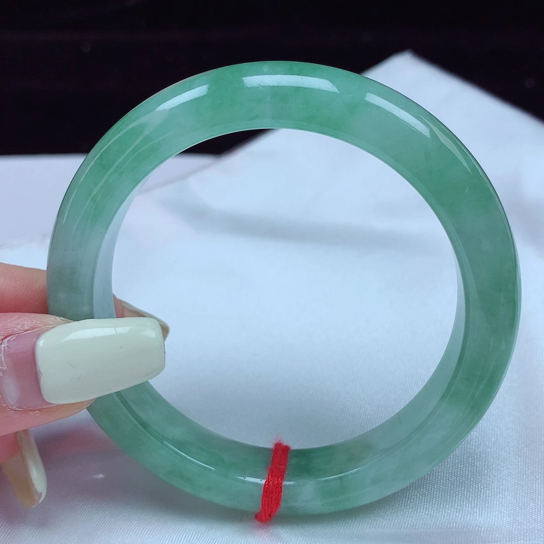 翡翠手镯未镶嵌54圈