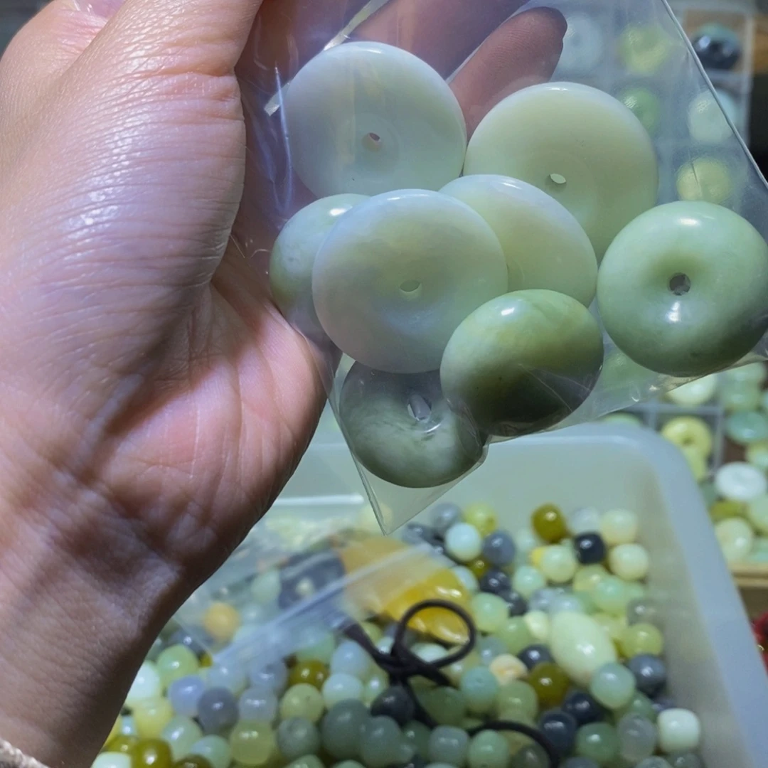 【闪购商品】蛇纹石玉颈饰未镶嵌43