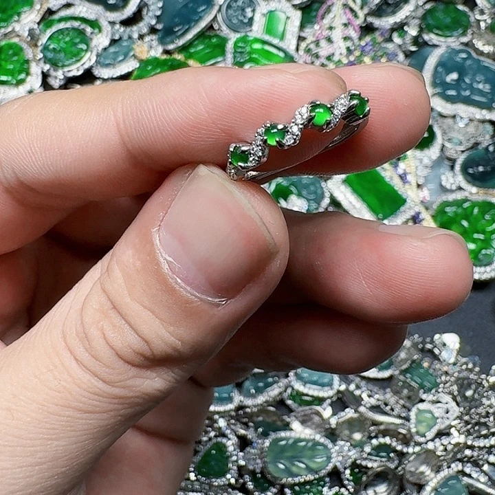 翡翠颈饰未镶嵌天然A货翡翠放漏