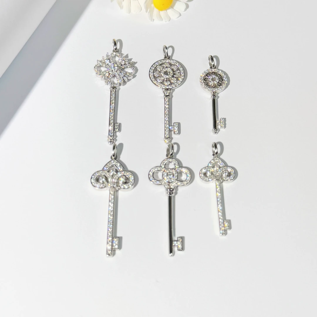 铂金PT950小众钥匙系列镶嵌莫桑精致吊坠