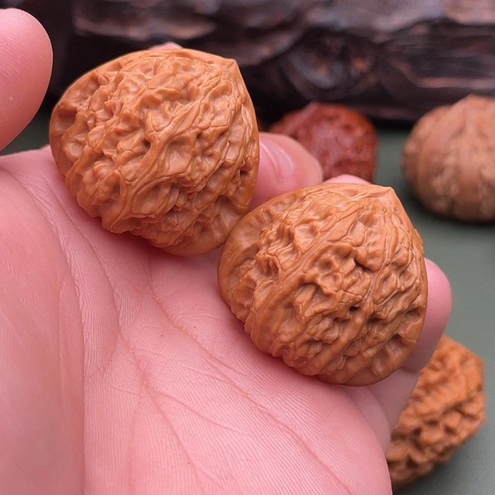 核桃把件36.5精品三角白核桃