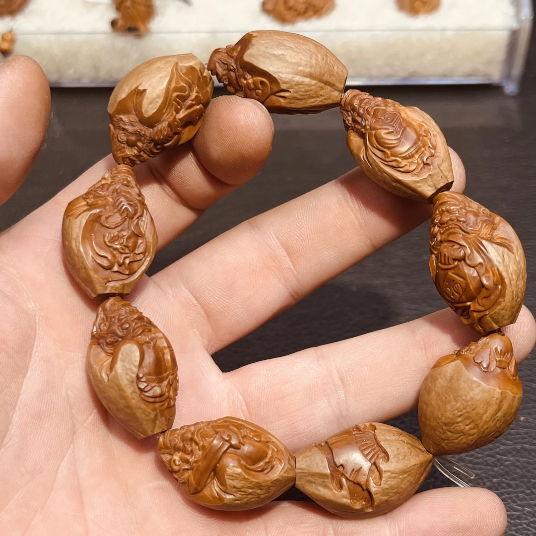 1.9包衣整身钟馗 鸡血红料手工橄榄核雕