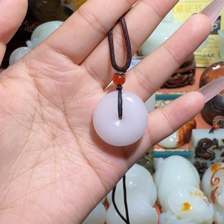秋***叶透闪石质玉未镶嵌挂件