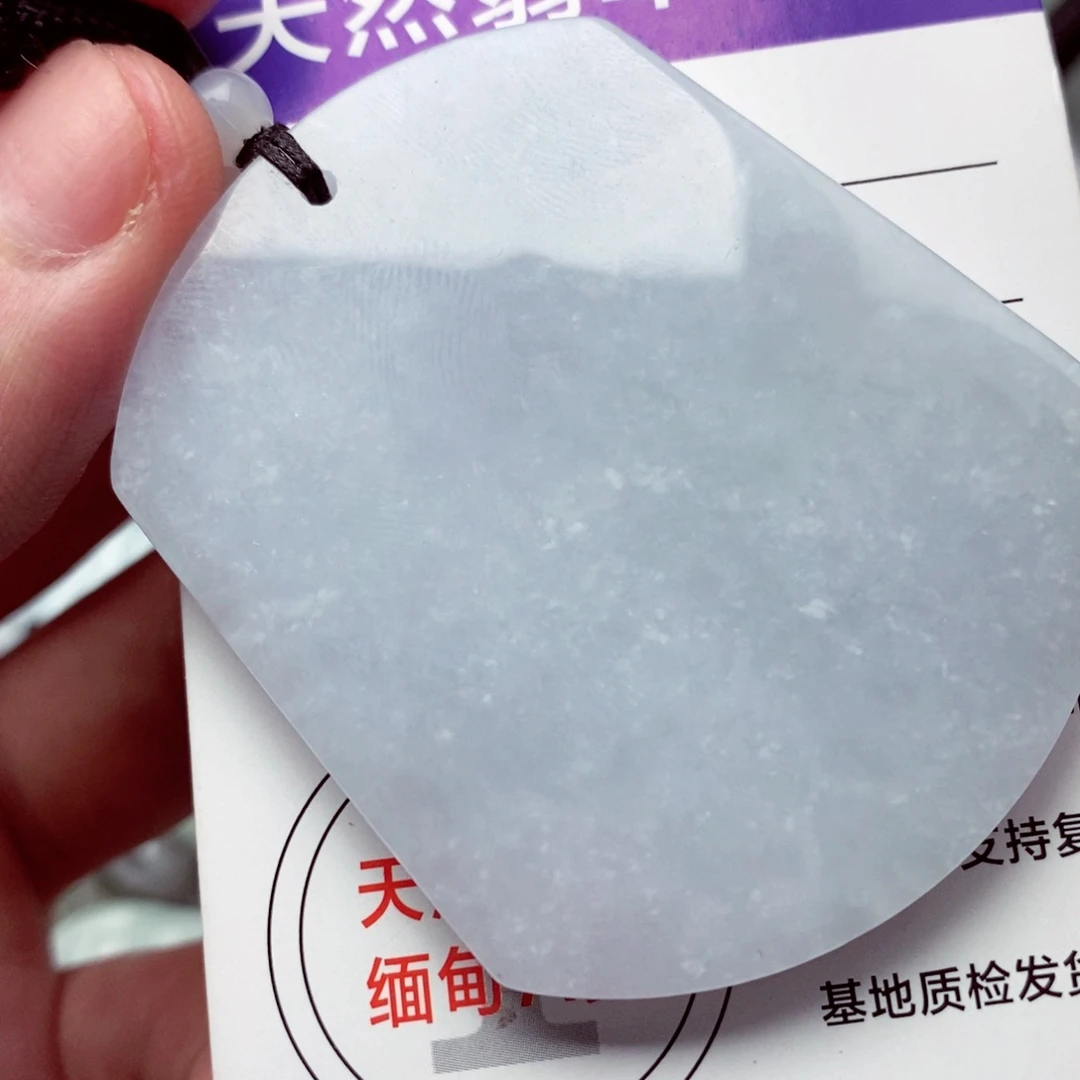 翡翠挂件未镶嵌翡翠