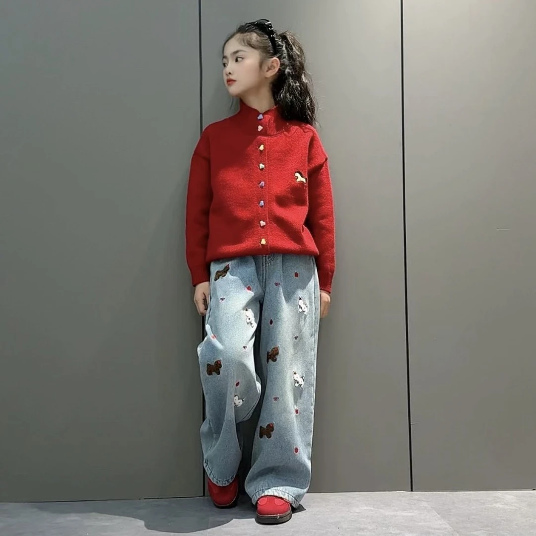 女童冬季新款洋气爱心彩扣针织衫时尚毛巾绣加绒牛仔裤两件套