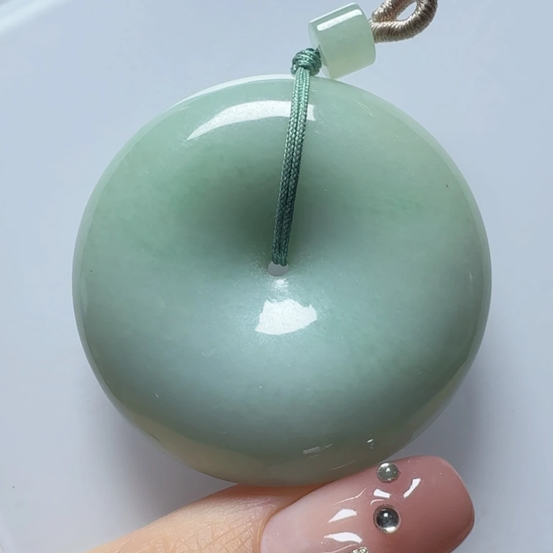 翡翠未镶嵌颈饰平安扣