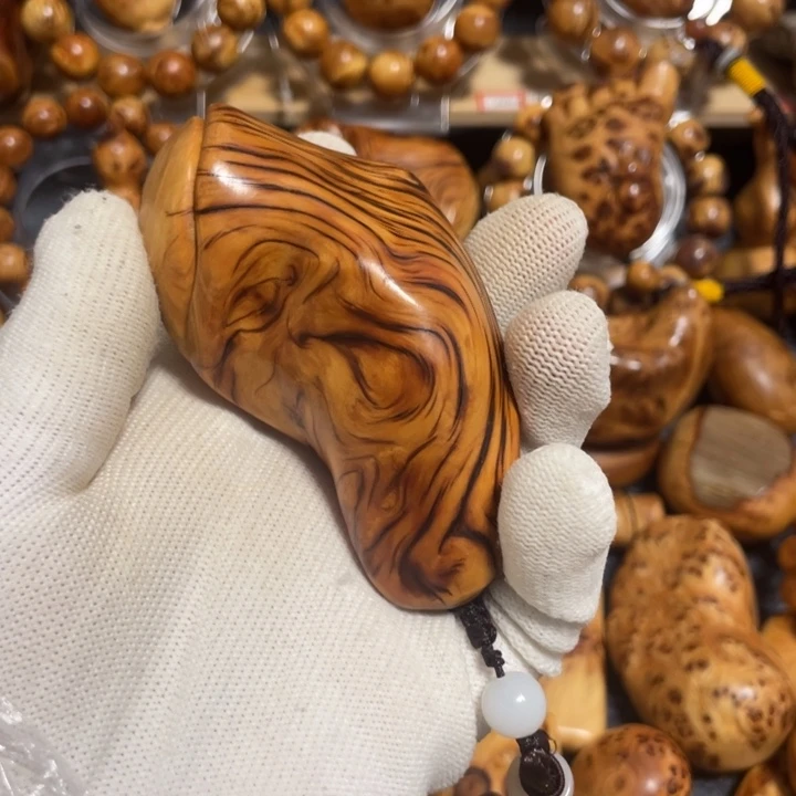 柏木太行崖柏天眼纹理手把件