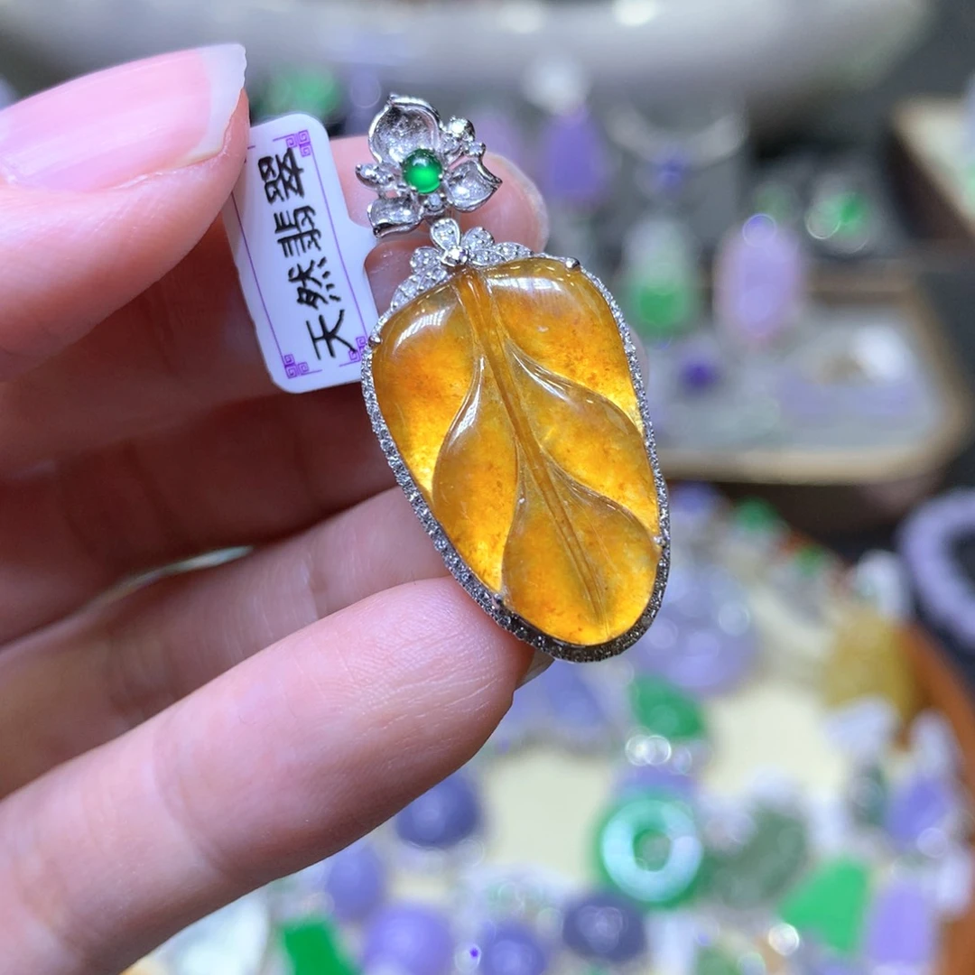 【闪购商品】翡翠颈饰18K金镶嵌翡翠吊坠项链