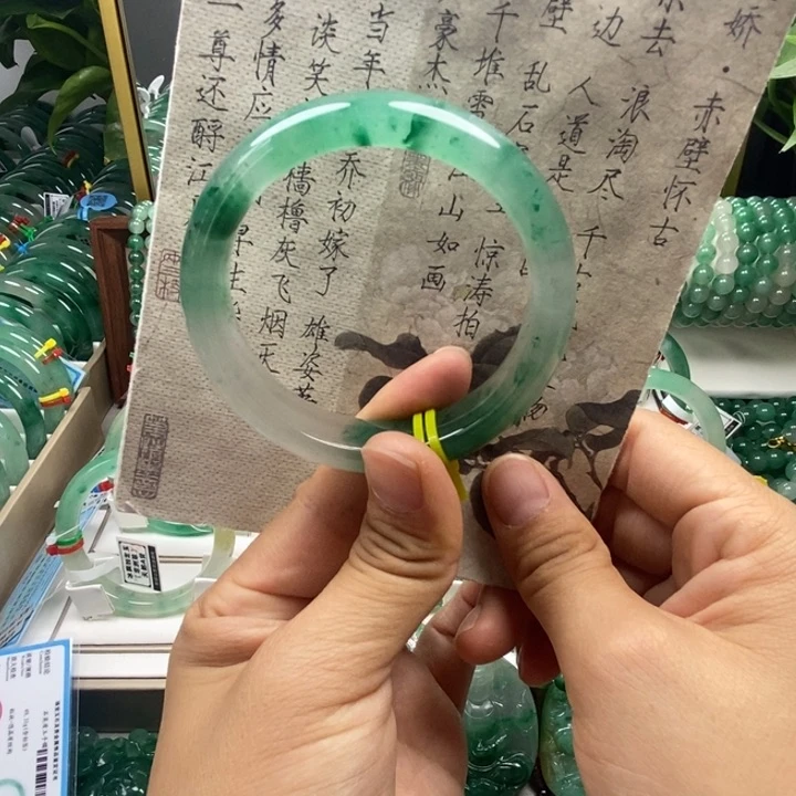 石英质玉手镯未镶嵌