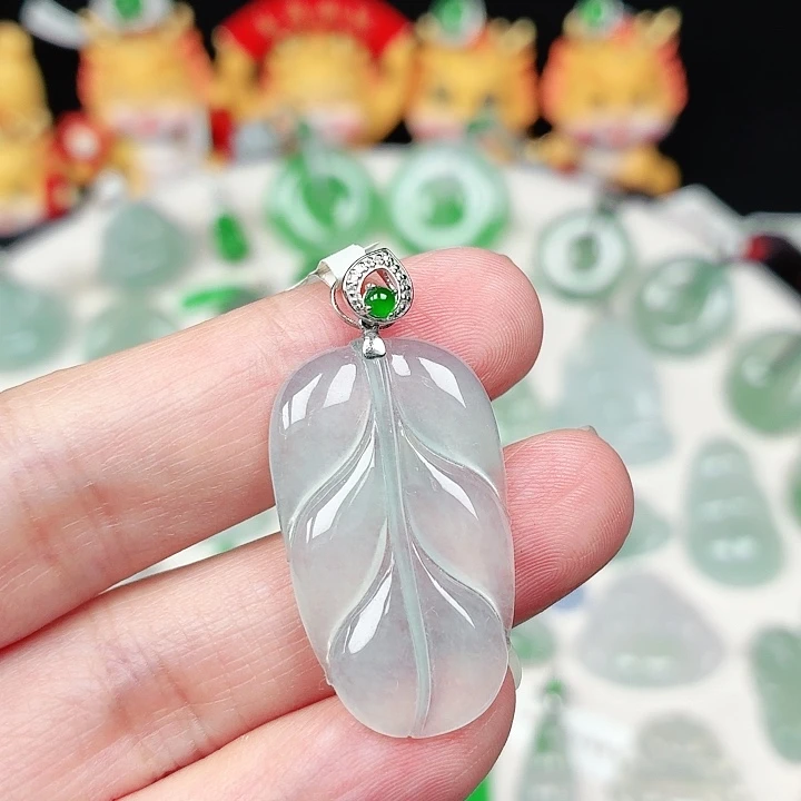 颈饰18K金镶嵌翡翠缅甸天然A货翡翠