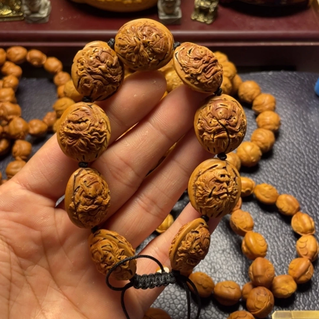 大桃核雕刻瑕疵钟馗头