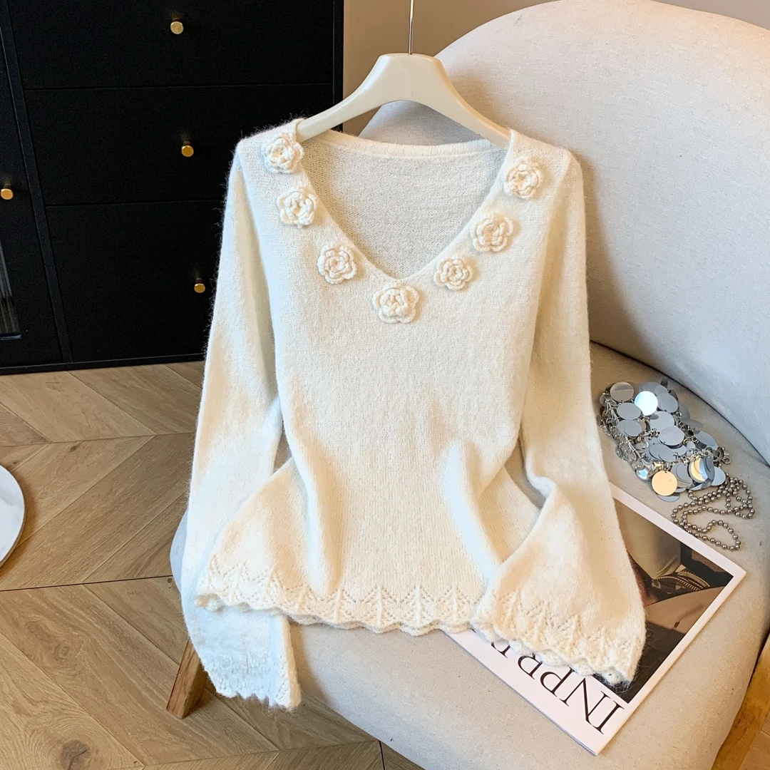 法式立体花朵毛衣女2025新款秋冬季气质v领显瘦喇叭袖针织衫上衣