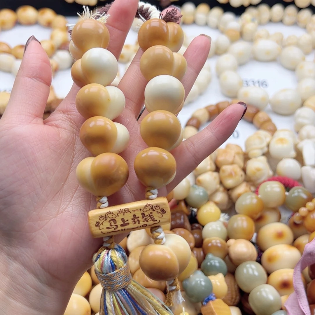 吊坠白玉菩提半壁屁桃26卡生长纹